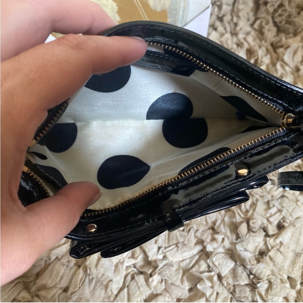 EUC Kate Spade Black Patent Leather Wristlet with Bow Detail & Polka Dot Lining - Picture 3 of 11